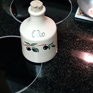 Olive oil container